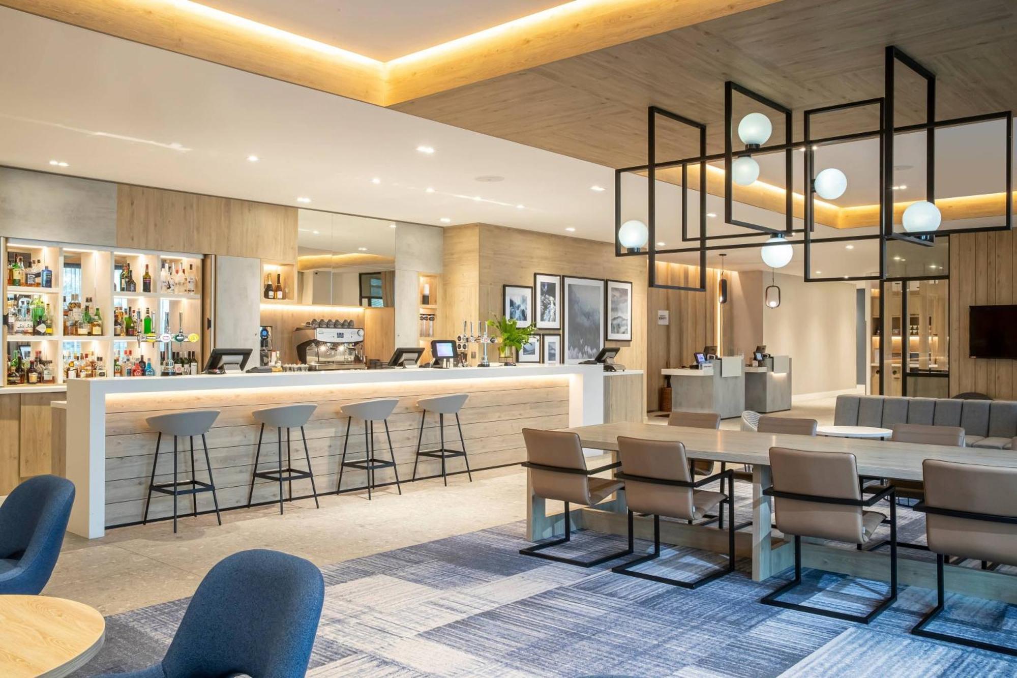 Courtyard By Marriott Inverness Airport Екстериор снимка